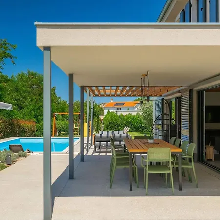 Modern Fritula With Pool In Vizinada *