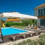 Modern Fritula With Pool In Vizinada
