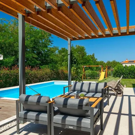 Modern Fritula With Pool In Vizinada Lasci