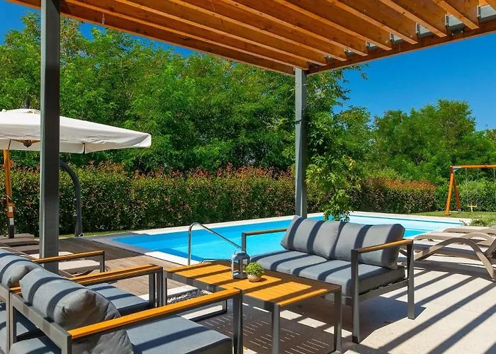 Modern Fritula With Pool In Vizinada Villa